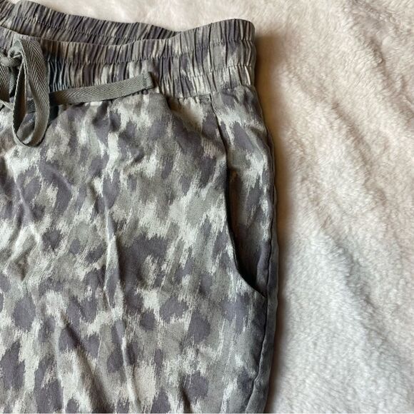 Cloth & Stone Green Tone Camo Style Joggers Size Large - Picture 8 of 11